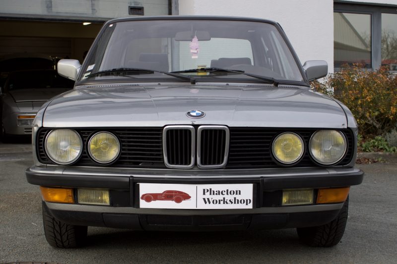 BMW 520i E28 - Haut moteur refait / Toit Ouvrant