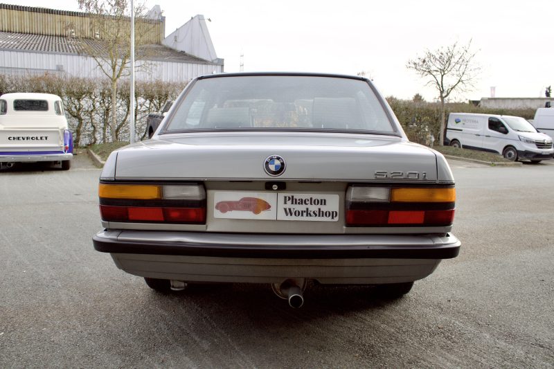 BMW 520i E28 - Haut moteur refait / Toit Ouvrant