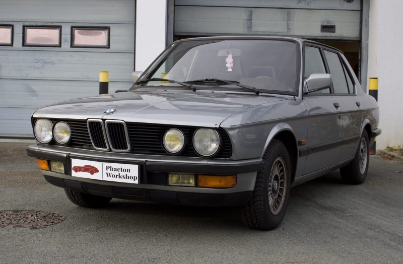 BMW 520i E28 - Haut moteur refait / Toit Ouvrant