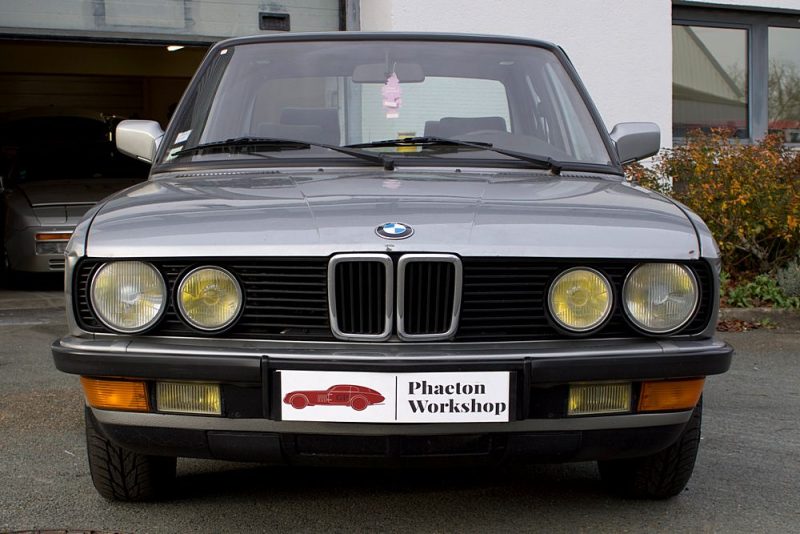 BMW 520i E28 - Haut moteur refait / Toit Ouvrant