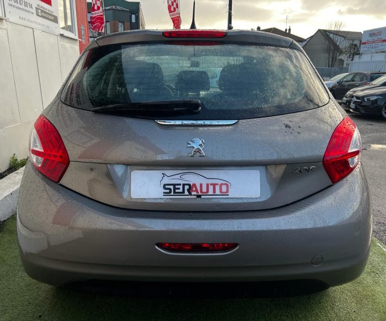 PEUGEOT 208 2013