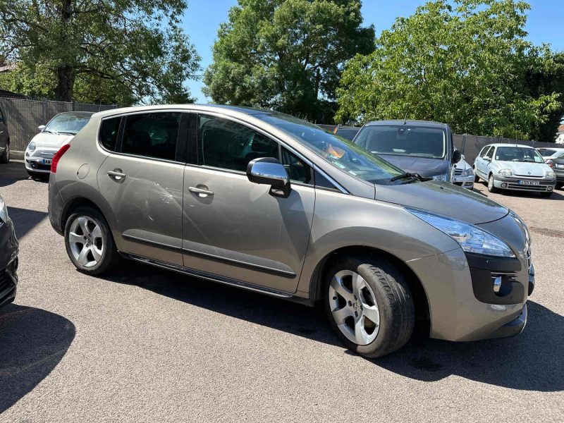 PEUGEOT 3008 Monospace 2012