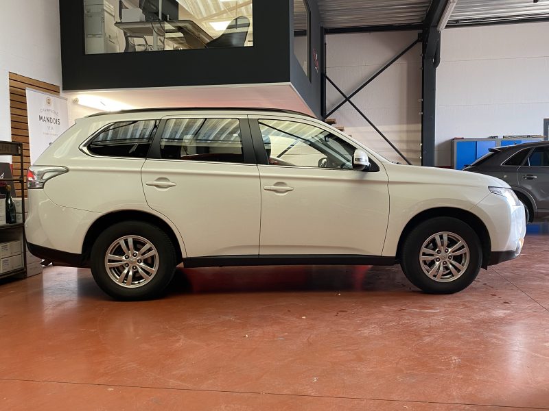 MITSUBISHI OUTLANDER III 2013