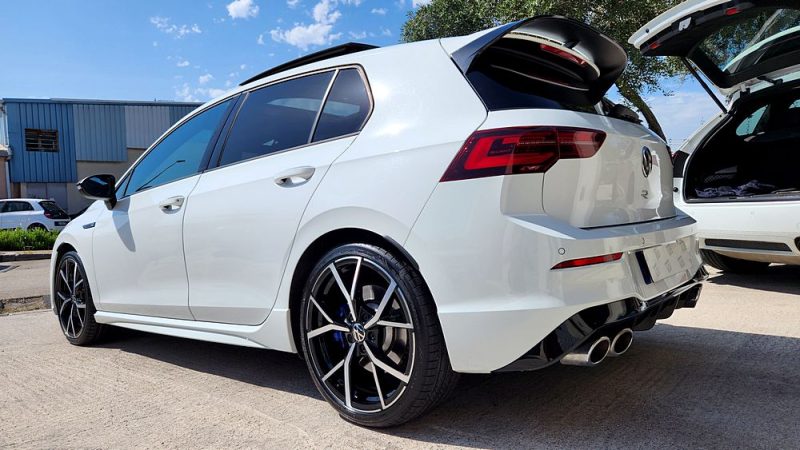 VOLKSWAGEN Golf 8 R 2l Tsi 320cvGOLF 