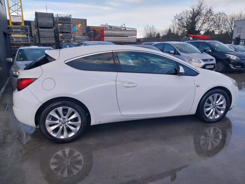 OPEL ASTRA J GTC 2.0 CDTI 165 Sport