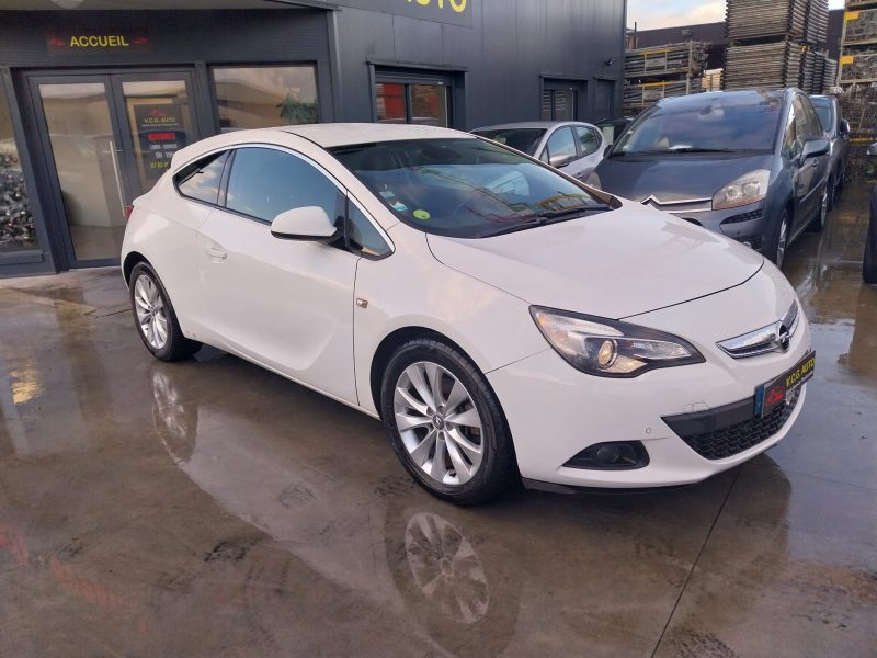 OPEL ASTRA J GTC 2.0 CDTI 165 Sport