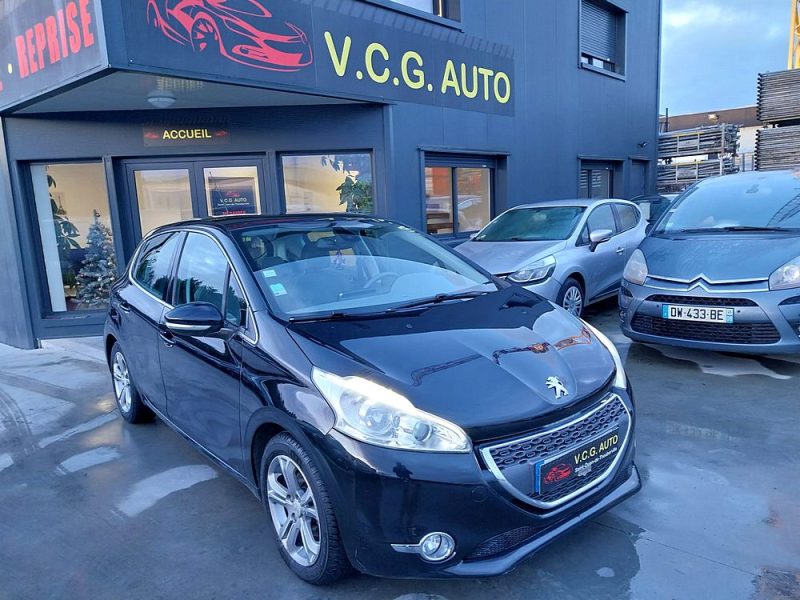 PEUGEOT 208 1.2 VTI 82 Allure