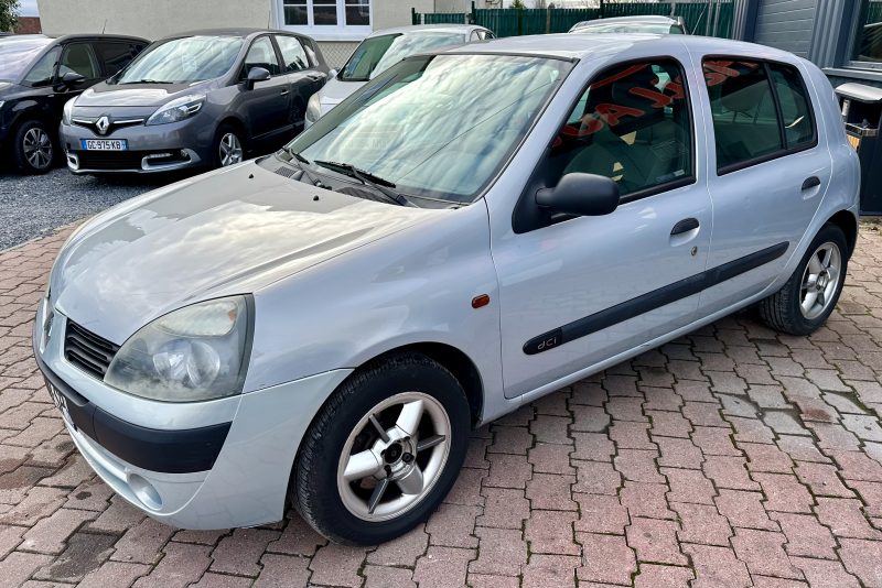 RENAULT CLIO 2004