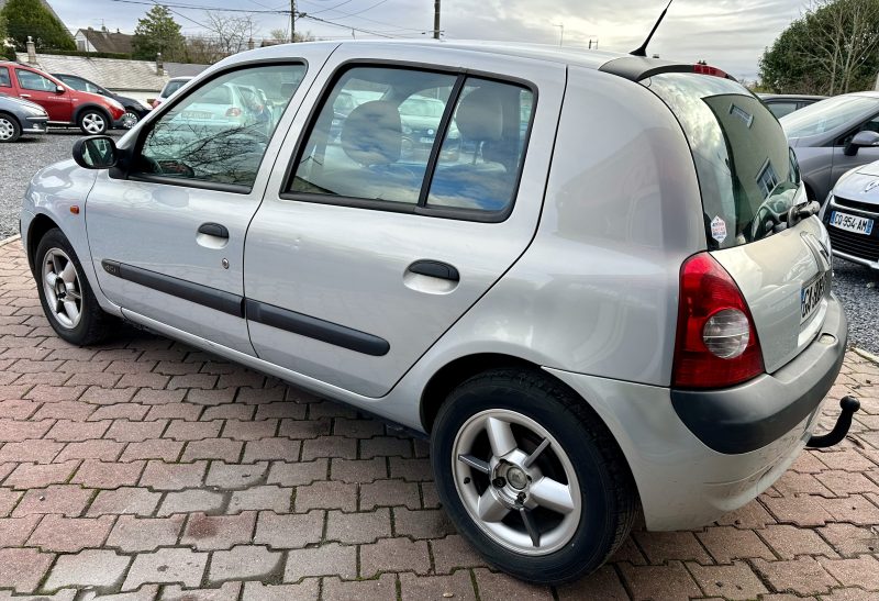 RENAULT CLIO 2004