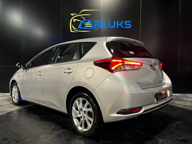 TOYOTA AURIS 1.8 hybride 136 cv HATCHBACK CAMERA / REGULATEUR / LIMITEUR