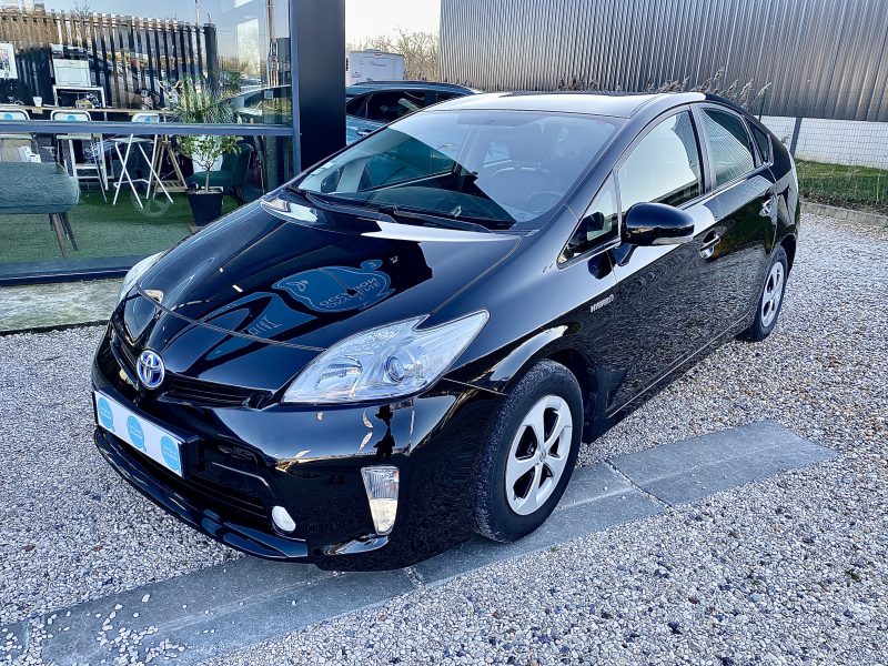 TOYOTA PRIUS DYNAMIC 2013