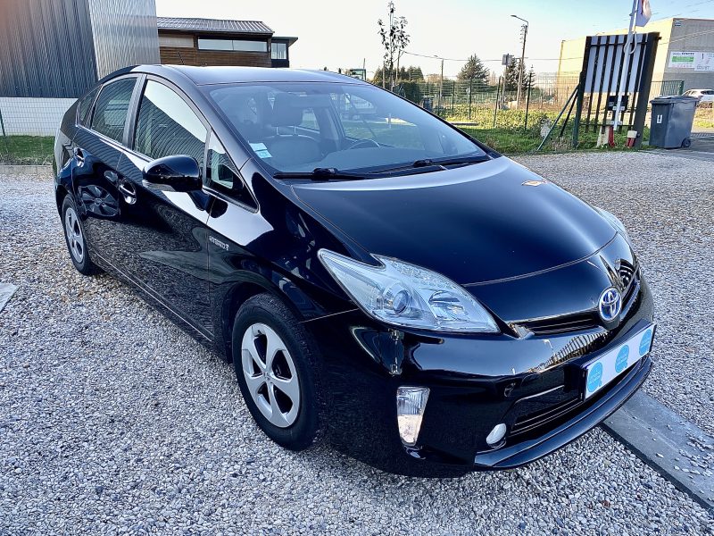 TOYOTA PRIUS DYNAMIC 2013