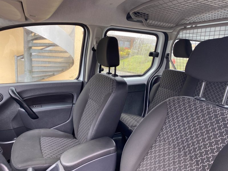 RENAULT Kangoo Cab approfondie 5 places 2013