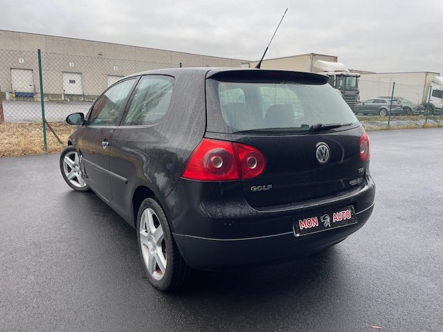 VOLKSWAGEN GOLF 2005