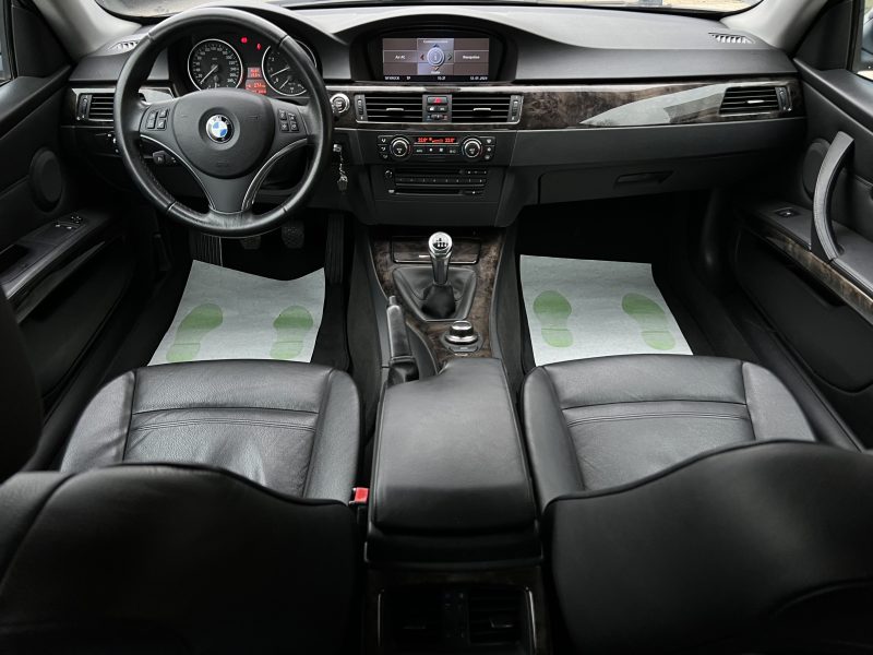 BMW SERIE 3 E92 COUPE 325i LUXE 2.5 6 CYLINDRES 218 Cv TOIT OUVRANT CUIR GPS - GARANTIE 1 AN