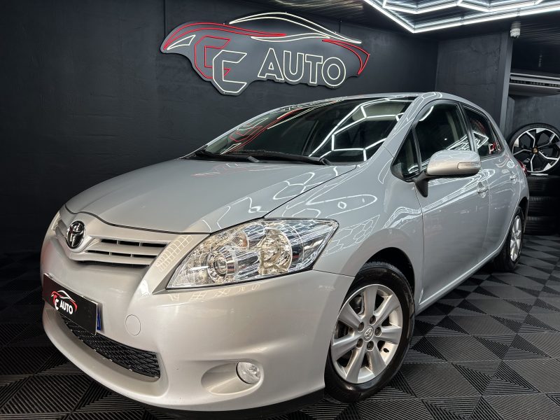 TOYOTA AURIS 2012