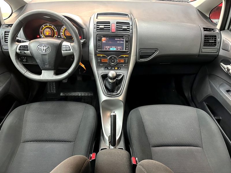 TOYOTA AURIS 2012