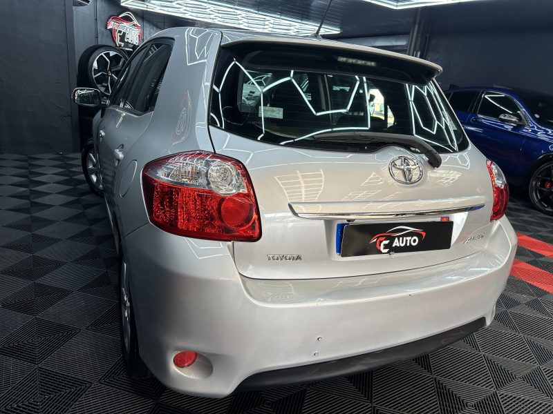 TOYOTA AURIS 2012