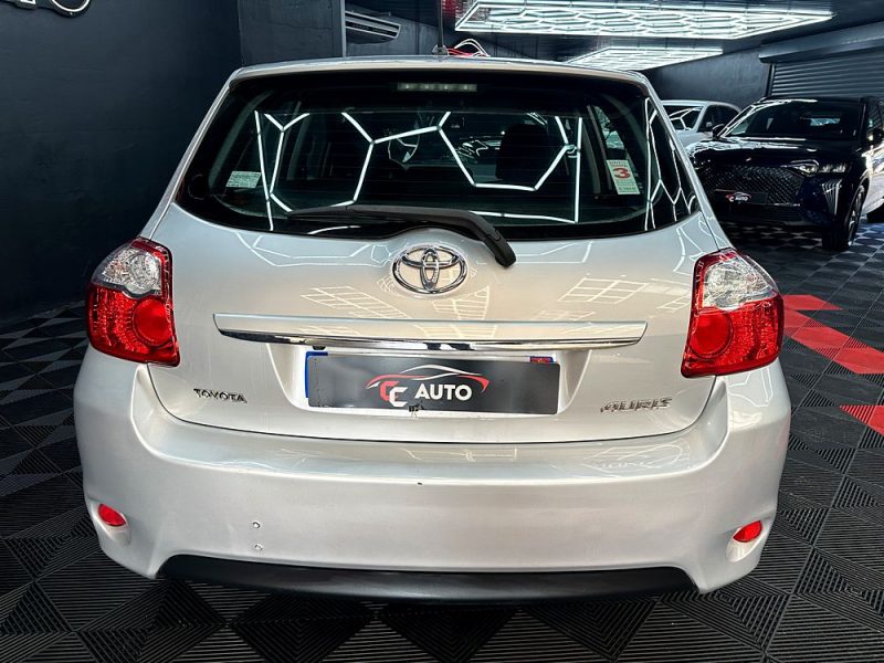 TOYOTA AURIS 2012