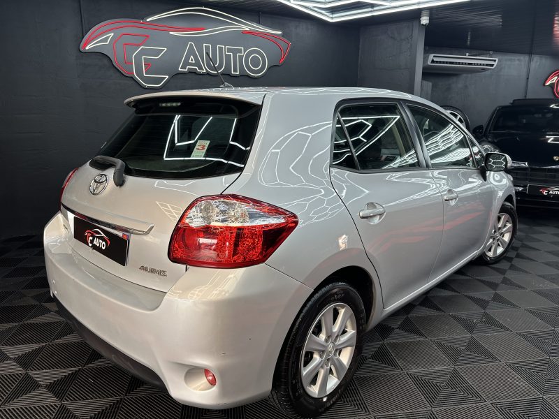 TOYOTA AURIS 2012