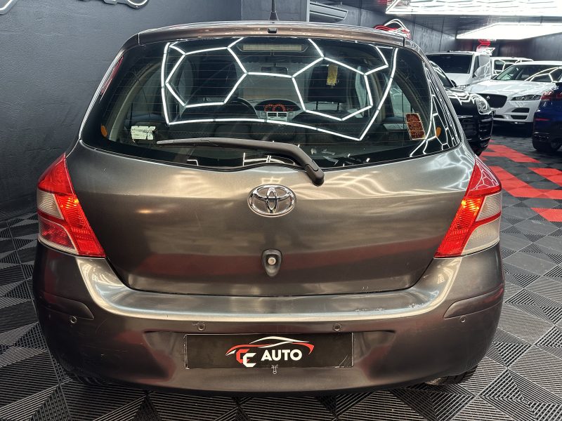 TOYOTA YARIS 2010