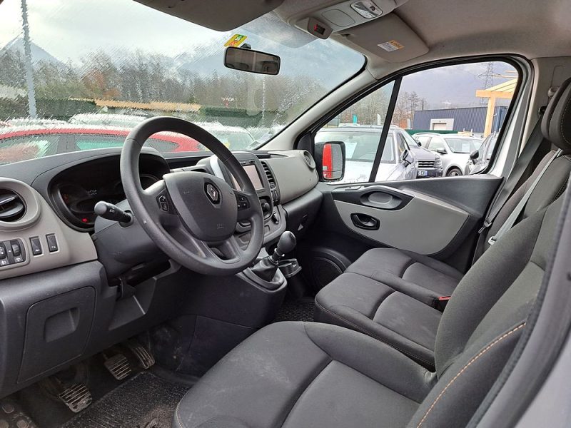 RENAULT TRAFIC III Autobus/Autocar 2018