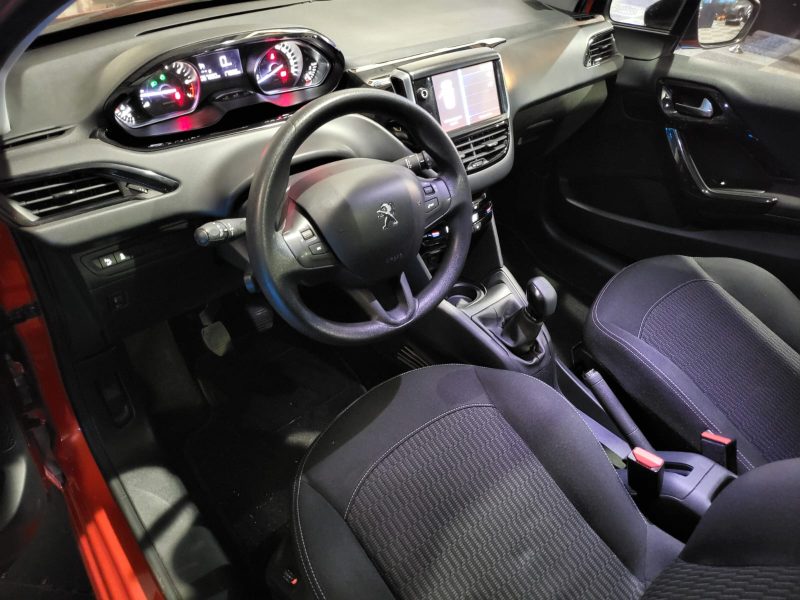 PEUGEOT 208 1.2 PureTech 82cv Allure / APPLE CARPLAY/TOIT PANORAMIQUE/SIEGES CHAUFFANT