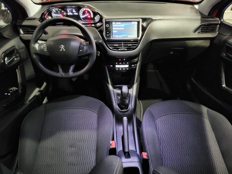 PEUGEOT 208 1.2 PureTech 82cv Allure / APPLE CARPLAY/TOIT PANORAMIQUE/SIEGES CHAUFFANT