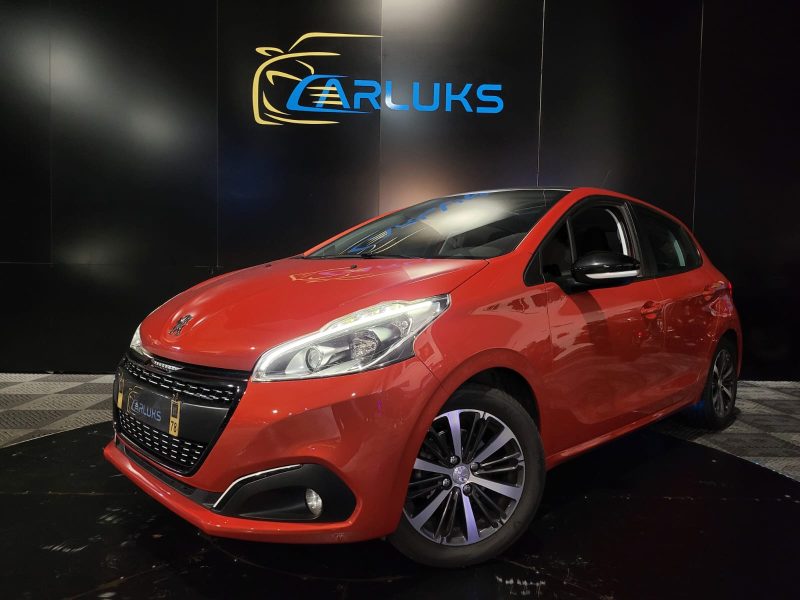 PEUGEOT 208 1.2 PureTech 82cv Allure / APPLE CARPLAY/TOIT PANORAMIQUE/SIEGES CHAUFFANT