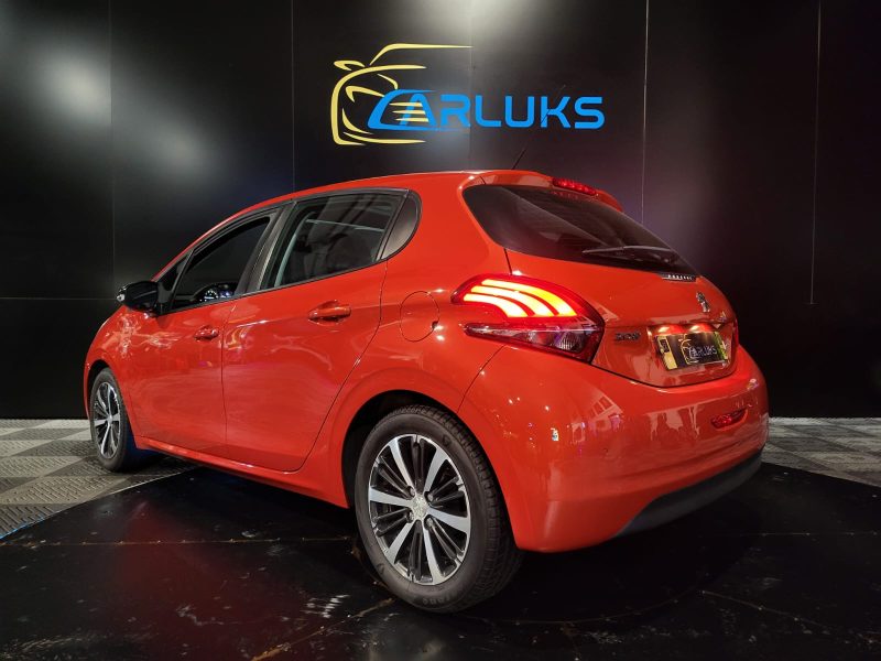 PEUGEOT 208 1.2 PureTech 82cv Allure / APPLE CARPLAY/TOIT PANORAMIQUE/SIEGES CHAUFFANT