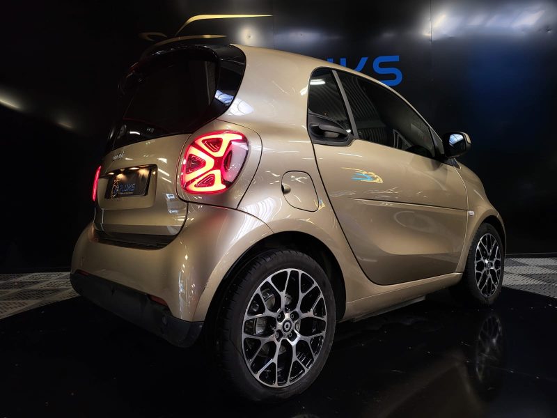 SMART FORTWO Coupé EQ POWER 82cv / TOIT PANO / SIEGES CHAUFFANTS / CAMERA