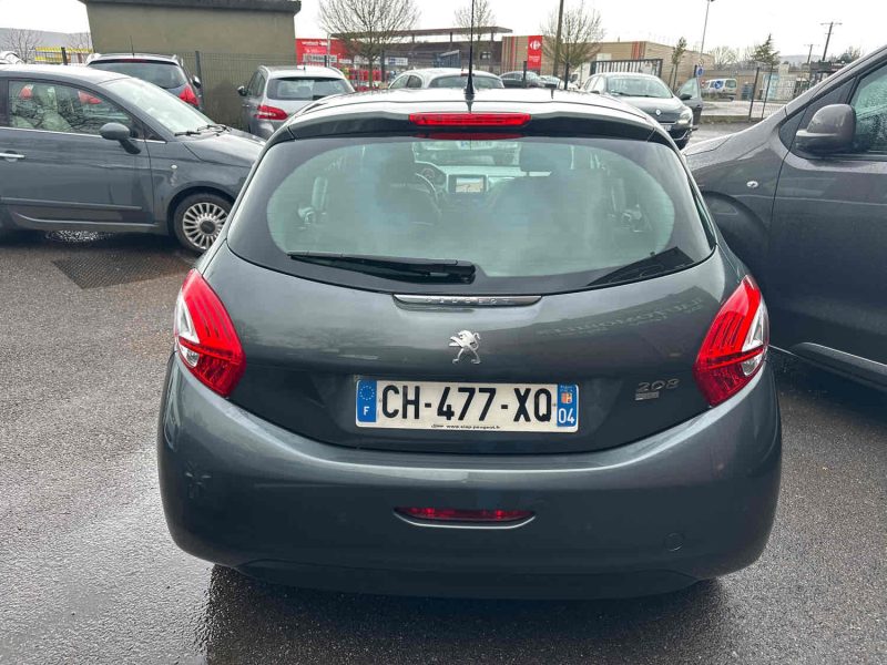 PEUGEOT 208 2012