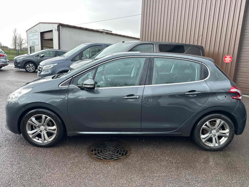 PEUGEOT 208 2012