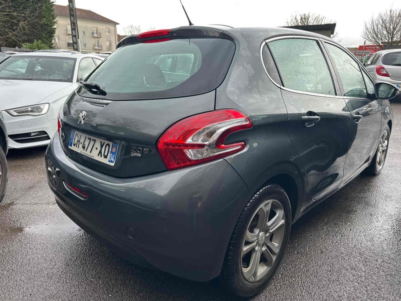 PEUGEOT 208 2012