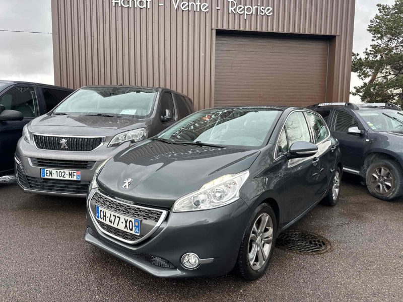 PEUGEOT 208 2012