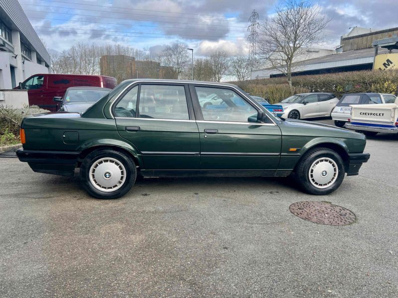 B.M.W. 318 E30 VERTE 1ERE MAIN 1990