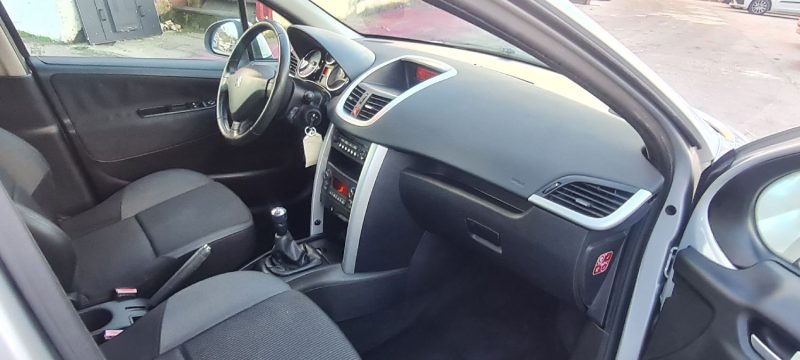 PEUGEOT 207 2012