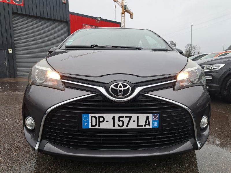 TOYOTA YARIS 2015