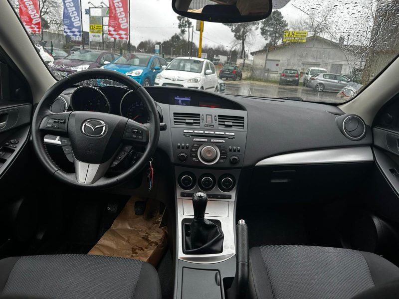 MAZDA 3 2011