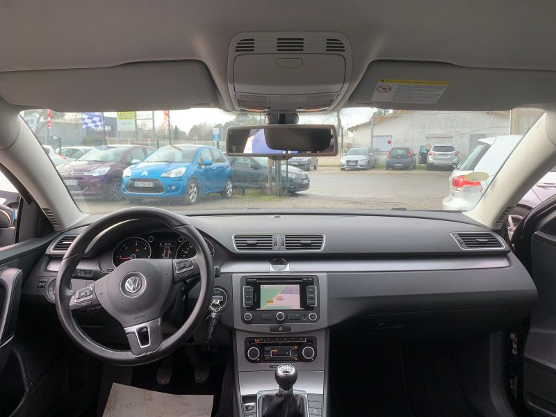 VOLKSWAGEN PASSAT 2011