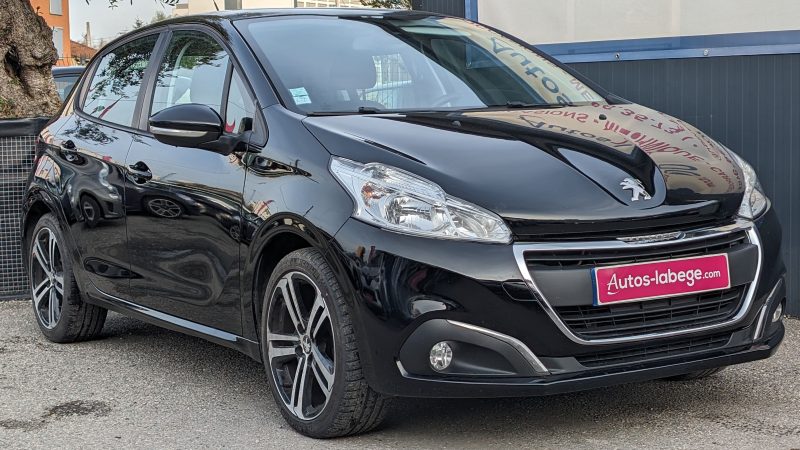 PEUGEOT 208 2015