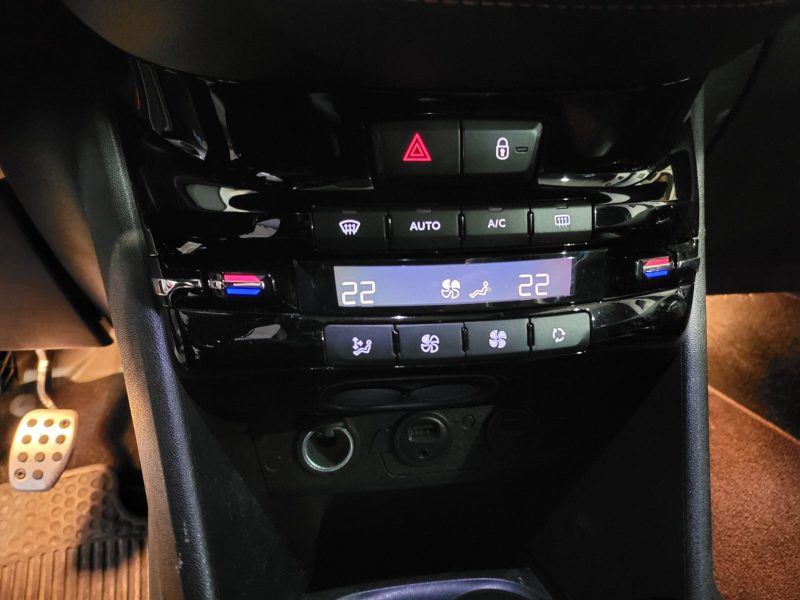 PEUGEOT 208 GTI 1.6 THP 200cv BVM6 // APPLE CARPLAY/ANDROID AUTO/TOIT PANORAMIQUE
