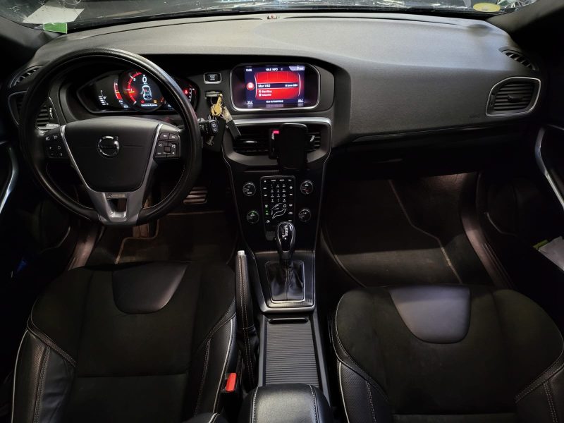 VOLVO V40 D3 2.0L TDI 150cv GEARTRONIC R-DESIGN / SUIVI VOLVO / FULL LED / CUIR ALCANTARA