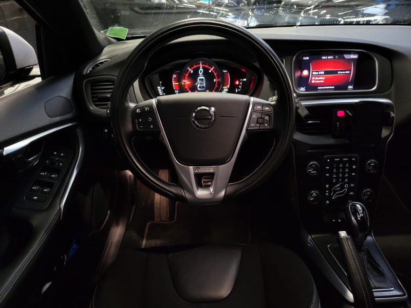 VOLVO V40 D3 2.0L TDI 150cv GEARTRONIC R-DESIGN / SUIVI VOLVO / FULL LED / CUIR ALCANTARA