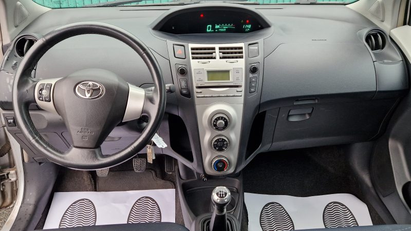 TOYOTA YARIS 2006