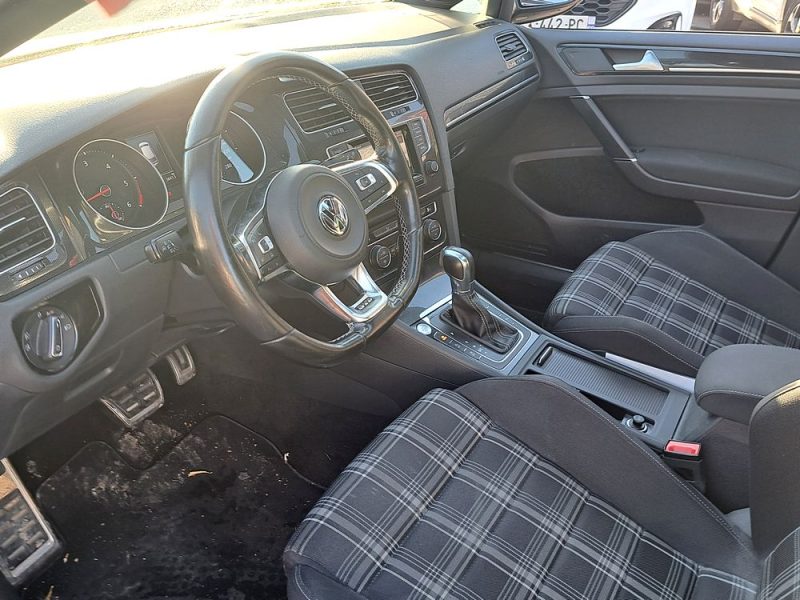 VOLKSWAGEN GOLF VII 2015