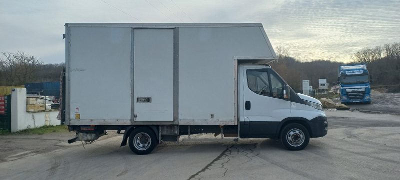 IVECO DAILY VI CAISSE HAYON 2016