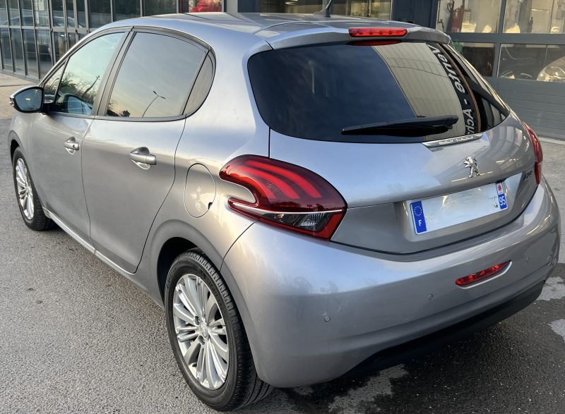 PEUGEOT 208 PHASE 2 II SIGNATURE 1.2 82 Cv APPLE CARPLAY & ANDROID AUTO CAMERA RECUL - GARANTIE 1 AN