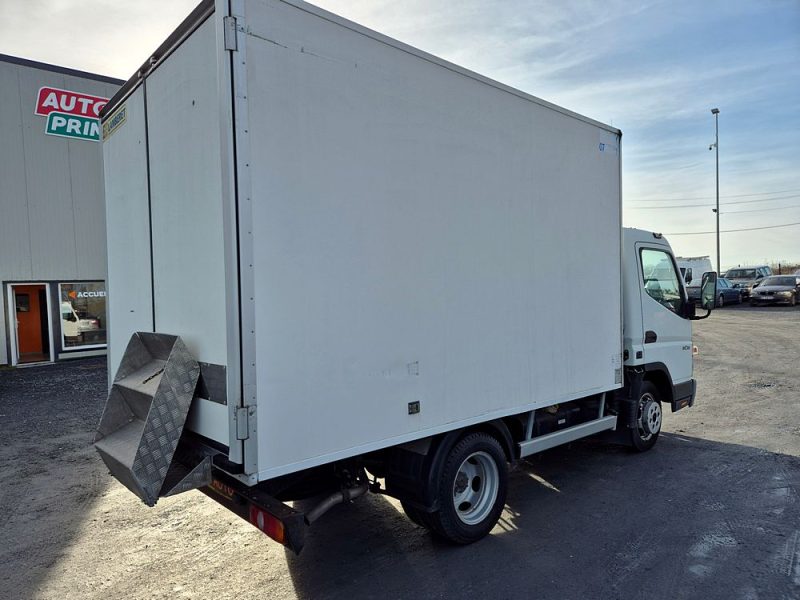 Mitsubishi fuso canter frigorifique125cv 2006 52000 km VENTE MARCHAND