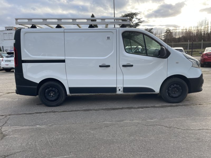 RENAULT TRAFIC 2015